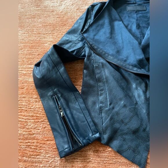 Anthropologie Blank NYC Faux Leather Navy Animal Print Jacket Size XS - Picture 8 of 12